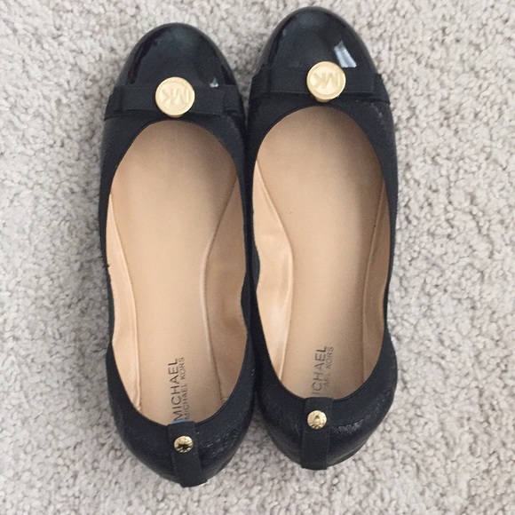 Michael Kors flats in size 7.5 - Picture 2 of 8